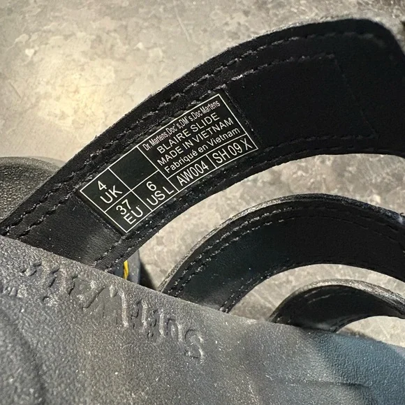 NEW Dr. Martens Blaire Slide Black 3 strap slip on platform slides Sandals sz. 6 - Picture 4 of 5